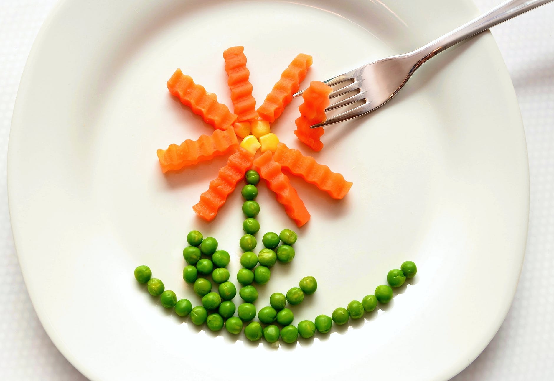 eat-carrots-peas-healthy-45218.jpeg